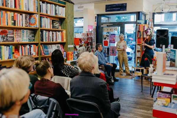 Lesung von Nadine Kulis aus ihrem Buch „Undomestiziert“ in der Kölner Agnes-Buchhandlung